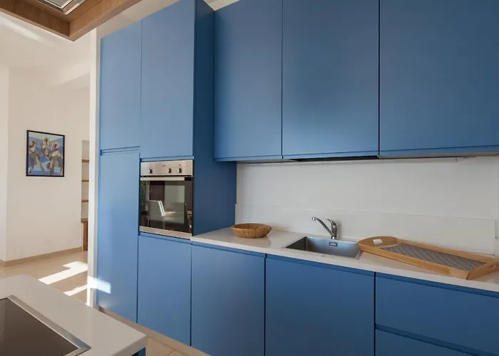 Blue Line Daire Fiascherino