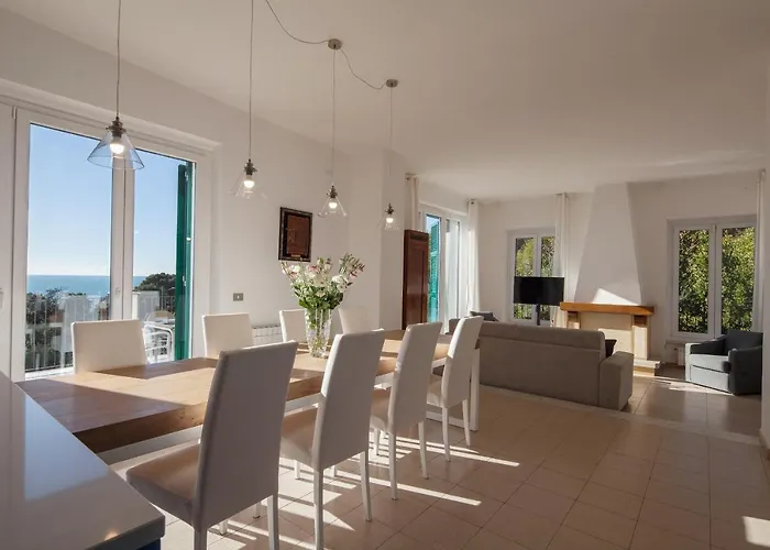 Blue Line Daire Fiascherino