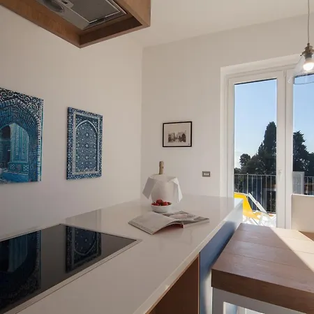 Blue Line アパート *