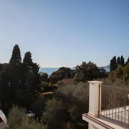 Blue Line アパート *